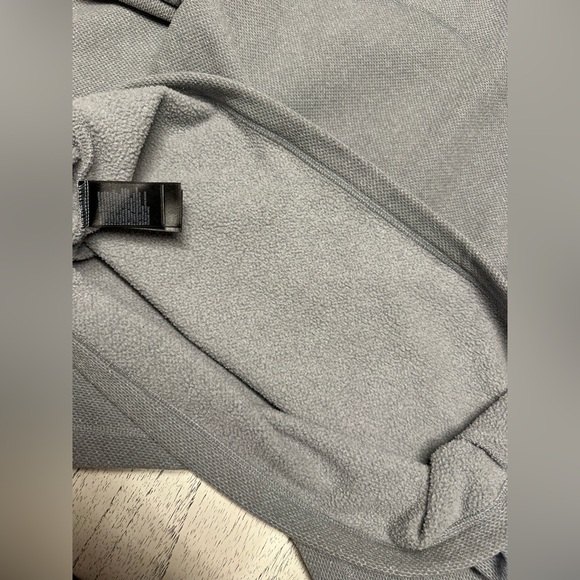 The North Face Quarter Zip. - Picture 6 of 6